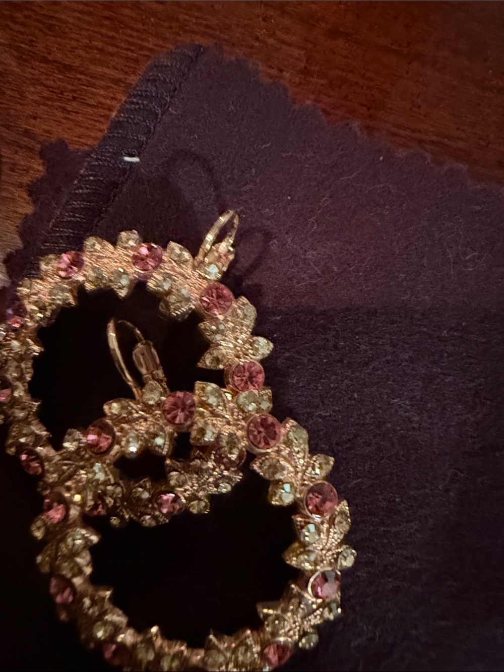 Mariana crystal earrings in shape of wreath - Picture 2 of 2